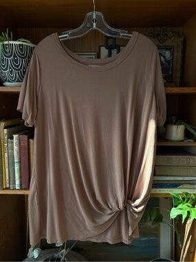 Jackson Rowe Tan Tie Knot Tee L